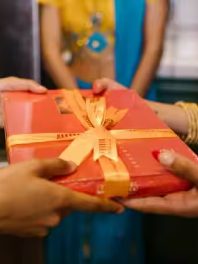 Giving Gifts in Weddings As Per Vastu