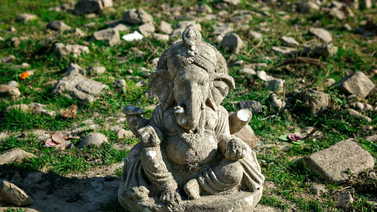 Vastu Tips for Broken God Staute in Home