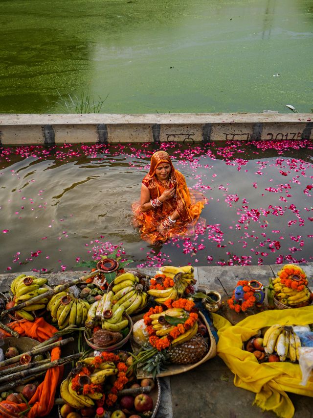 How is Chhath festival celebrated?